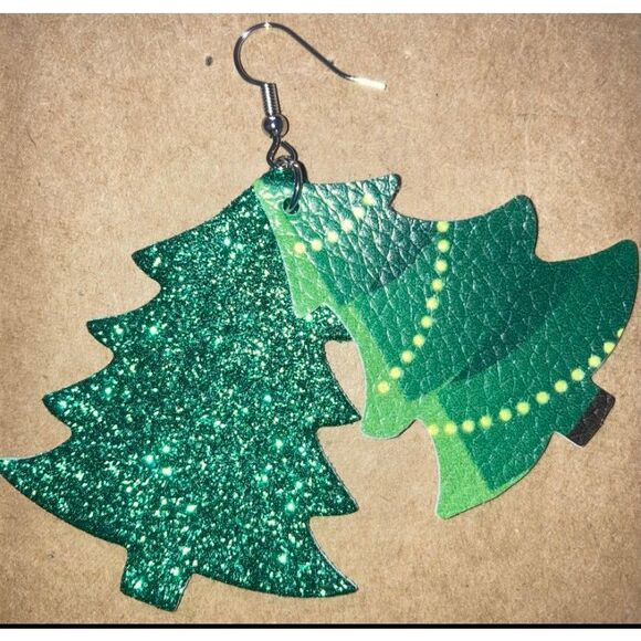 ☀️3/$12☀️ Green Layered Christmas Tree Earring - Picture 3 of 5